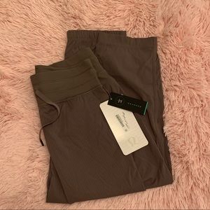 Lululemon Dance Studio Crop ll